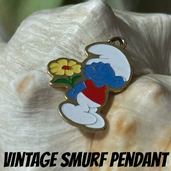 Vintage Jewelry - Vintage Bashful Smurf Pendant